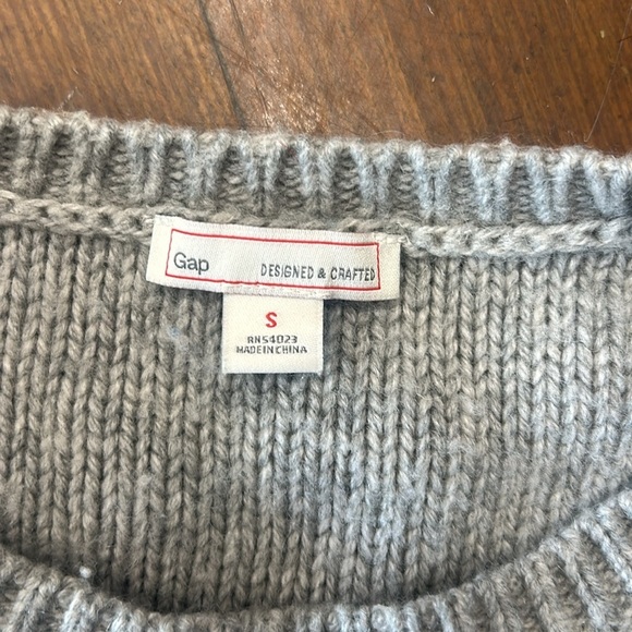 GAP Gray Crewneck Cable Knit Sweater - Picture 2 of 6